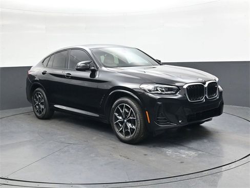 Used 2024 BMW X4 M40i w/ Premium Package image 2