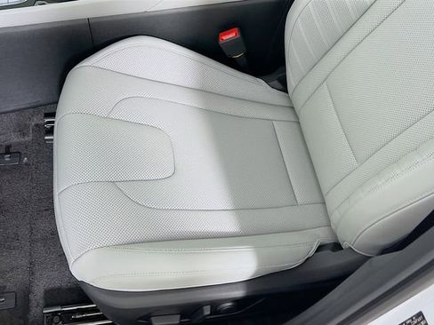 New 2025 Hyundai Elantra Limited image 18