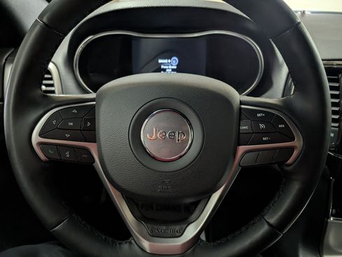 Used 2022 Jeep Grand Cherokee Laredo X image 20