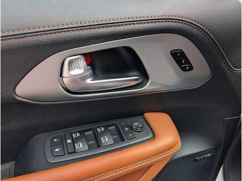 New 2026 Chrysler Pacifica Pinnacle image 14