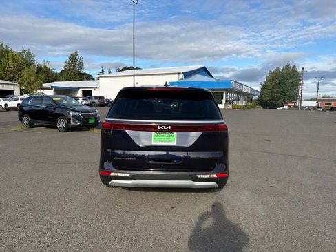 Used 2022 Kia Carnival LX FWD image 7