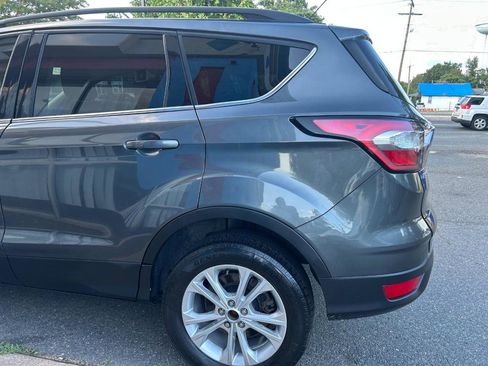 Used 2018 Ford Escape SE image 4