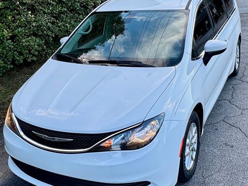 Used 2017 Chrysler Pacifica LX image 7