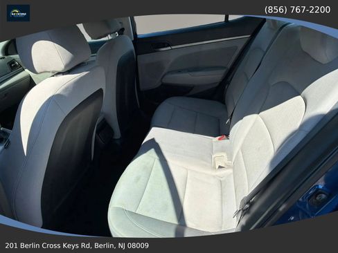 Used 2017 Hyundai Elantra SE image 12