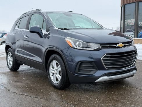 Used 2018 Chevrolet Trax LT w/ Sun & Sound Package image 2