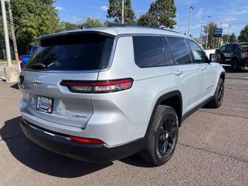 Used 2022 Jeep Grand Cherokee L Laredo w/ Luxury Tech Group I image 7