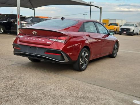 Used 2025 Hyundai Elantra Sport FWD image 5