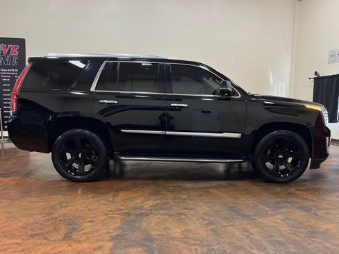 Used 2018 Cadillac Escalade Luxury RWD image 10