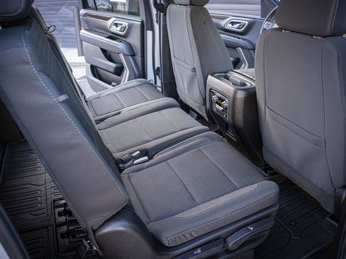 Used 2023 GMC Yukon XL SLE image 31