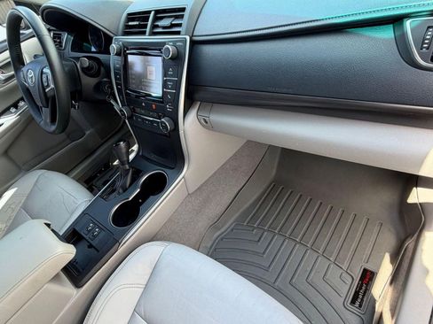 Used 2017 Toyota Camry XLE image 32