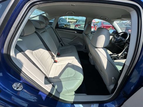 Used 2017 Volkswagen Passat 1.8T R-Line w/ R-Line Lighting Package image 22