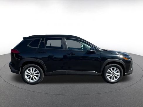 Used 2025 Toyota Corolla Cross LE image 16