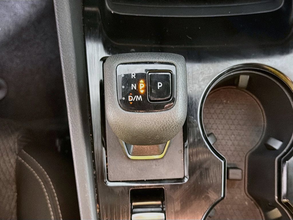Used 2025 Nissan Rogue SV AWD/4WD image 18
