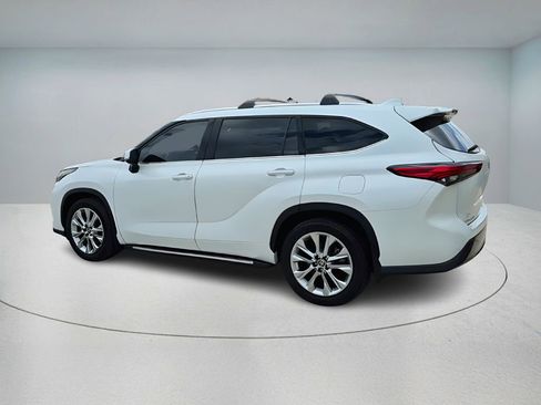 Used 2022 Toyota Highlander Limited AWD/4WD image 4