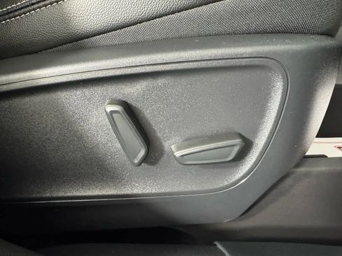 Used 2025 Ford Escape Platinum w/ Premium Technology Package AWD/4WD image 37