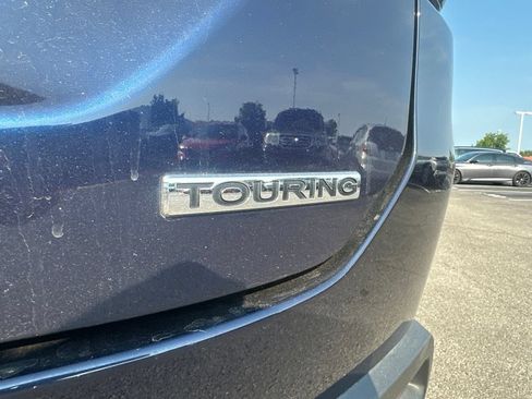 Used 2023 Honda Pilot Touring image 4