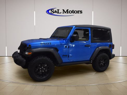 Used 2022 Jeep Wrangler Sport AWD/4WD image 3