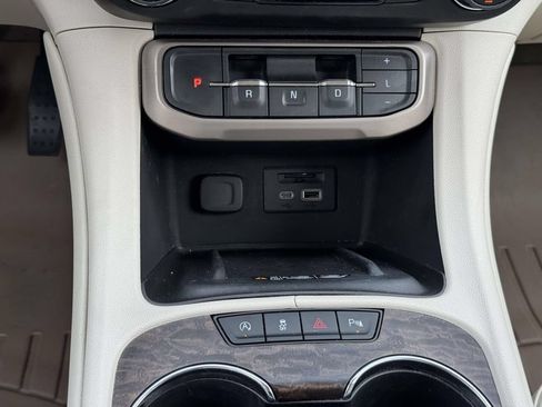Used 2023 GMC Acadia Denali w/ Denali Ultimate Package FWD image 8