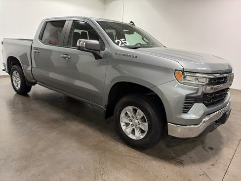 Used 2025 Chevrolet Silverado 1500 LT image 2
