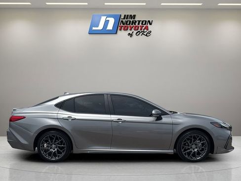 Used 2025 Toyota Camry XSE FWD image 4