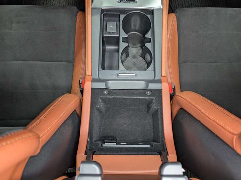 Used 2021 Jaguar F-PACE SVR image 22