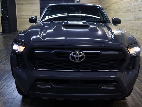 Used 2024 Toyota Tacoma TRD Sport image 7