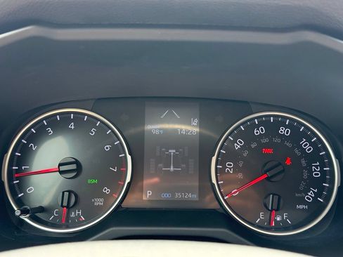 Used 2022 Toyota RAV4 LE AWD/4WD image 10