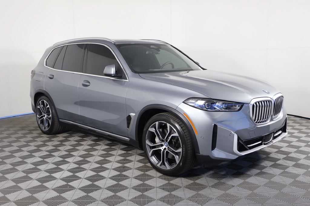 Certified 2025 BMW X5 xDrive50e w/ Climate Comfort Package AWD/4WD image 3