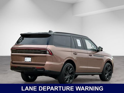 Used 2025 Lincoln Navigator Black Label AWD/4WD image 7