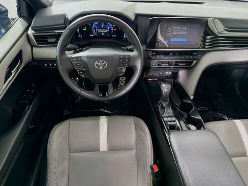Used 2025 Toyota Camry SE image 17