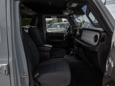 Used 2024 Jeep Wrangler Unlimited AWD/4WD image 44