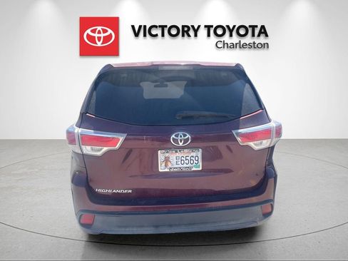 Used 2016 Toyota Highlander LE FWD image 3