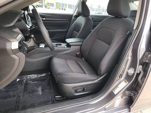 Used 2025 Nissan Altima 2.5 SV FWD image 13