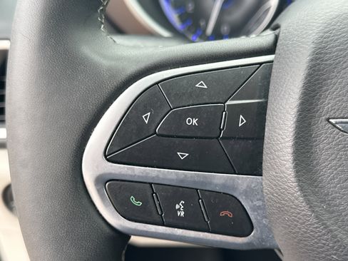 Used 2024 Chrysler Voyager LX image 24