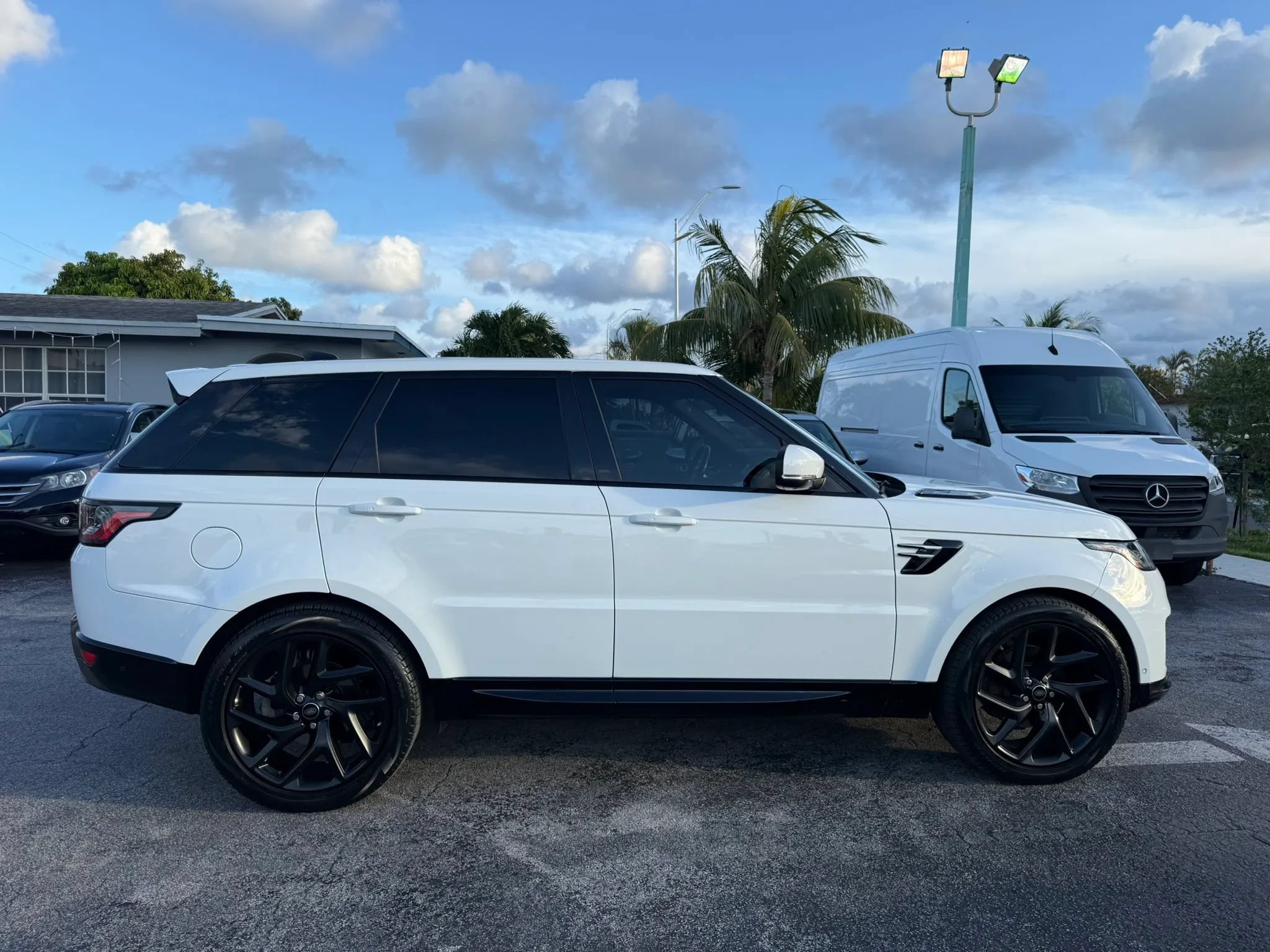 Used 2018 Land Rover Range Rover Sport HSE AWD/4WD image 6