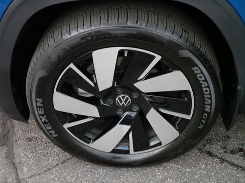 Certified 2025 Volkswagen Atlas Cross Sport SE image 15