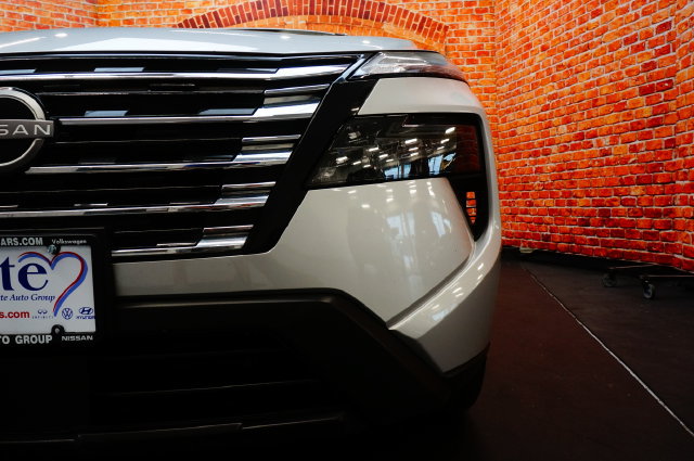 Certified 2025 Nissan Rogue SV AWD/4WD image 65