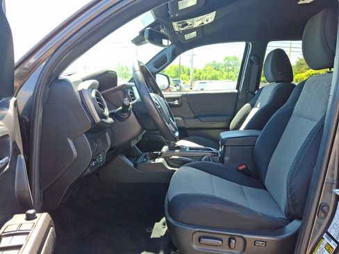 Used 2023 Toyota Tacoma TRD Off-Road AWD/4WD image 13