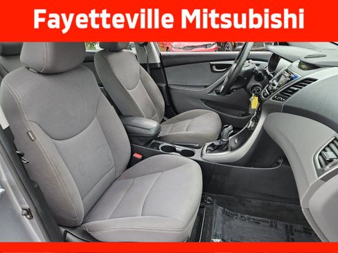 Used 2015 Hyundai Elantra SE FWD image 19