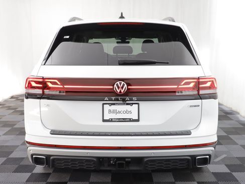 New 2026 Volkswagen Atlas Peak Edition image 16