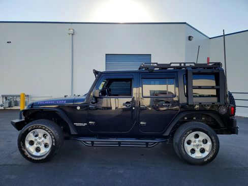 Used 2017 Jeep Wrangler Unlimited Rubicon w/ Cold Weather Group image 2