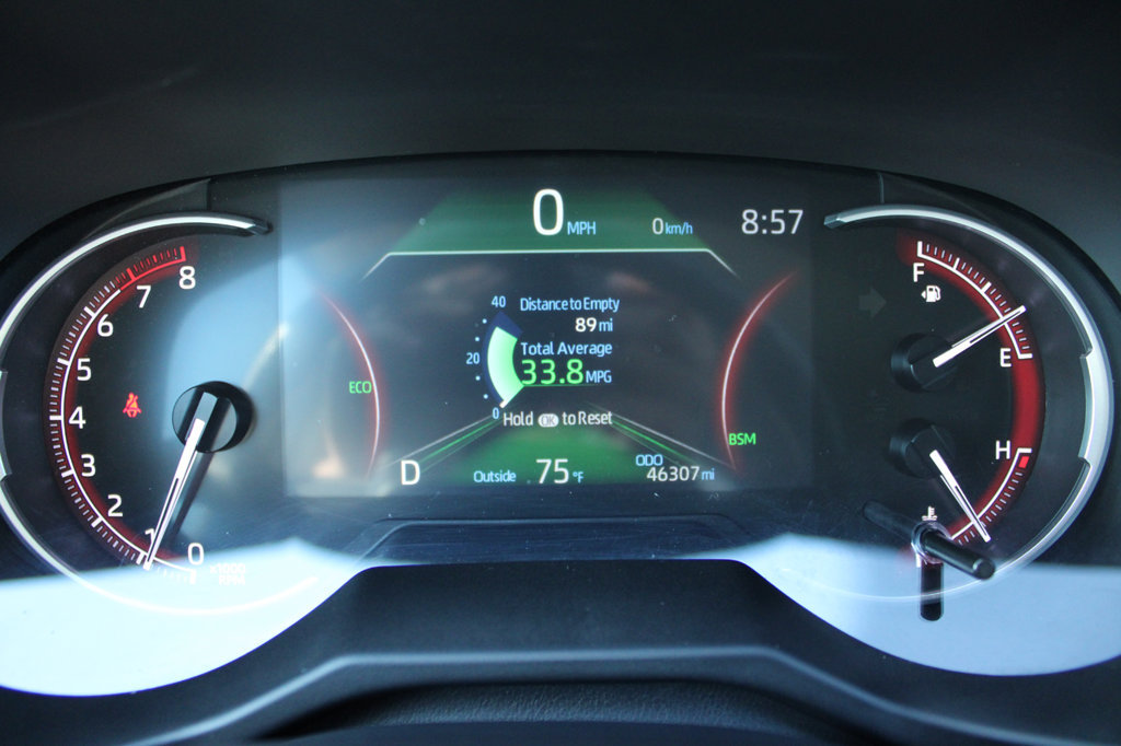 Used 2025 Toyota RAV4 XLE FWD image 40