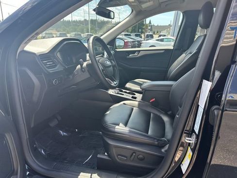 Certified 2025 Ford Escape Platinum AWD/4WD image 9