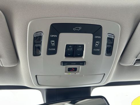 Certified 2024 Toyota Sienna XLE FWD image 34