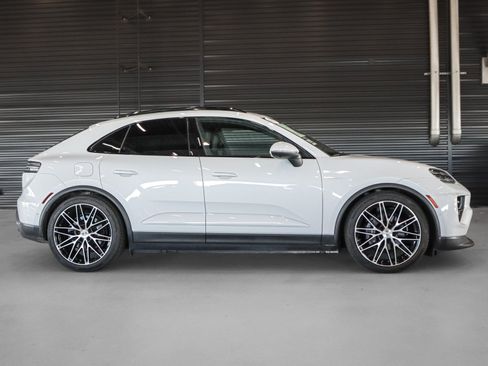 Certified 2025 Porsche Macan 4 Electric AWD/4WD image 11