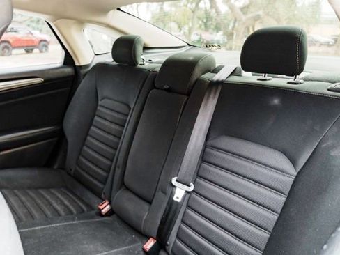 Used 2018 Ford Fusion SE w/ Fusion SE Technology Package image 20