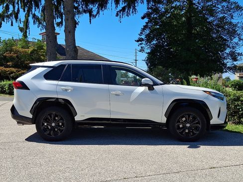 Used 2022 Toyota RAV4 SE w/ Convenience Package AWD/4WD image 7