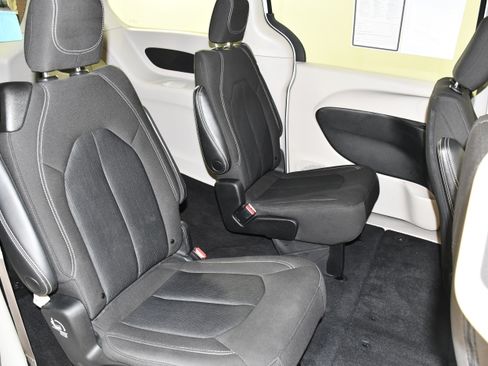 Used 2023 Chrysler Voyager LX FWD image 43