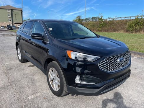 Certified 2023 Ford Edge SEL w/ Convenience Package image 3