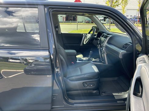 Used 2024 Toyota 4Runner SR5 Premium w/ Moonroof Package AWD/4WD image 34